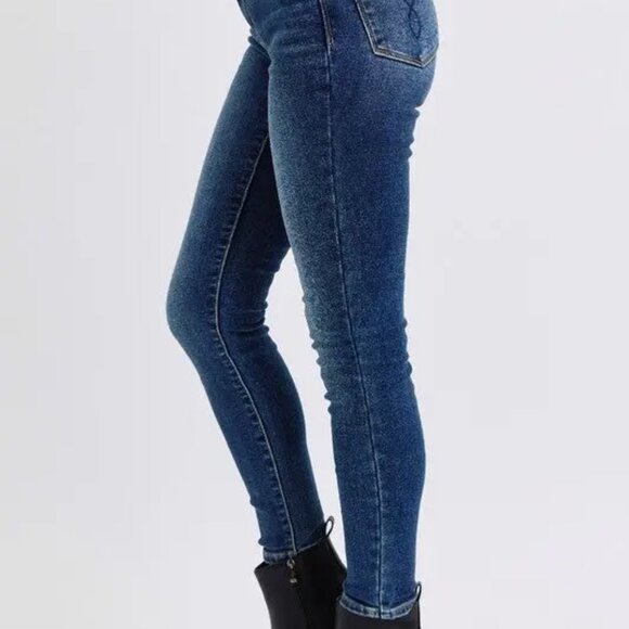 Judy Blue Full Size Run Mid-Rise Waist Skinny Jeans with Thermal Lining - Picture 3 of 4